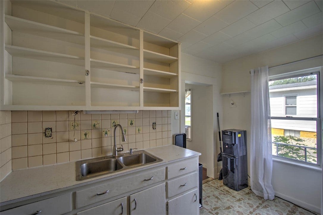 1260 East Johns Avenue Decatur, IL 62521 - Photo 11 of 22 Gallery Image 11