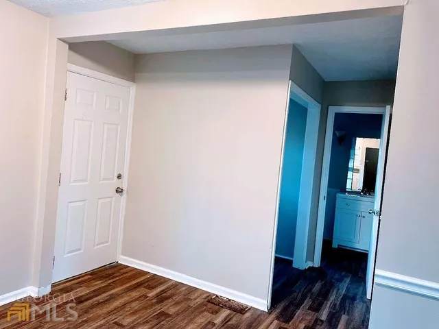 a view of utility room