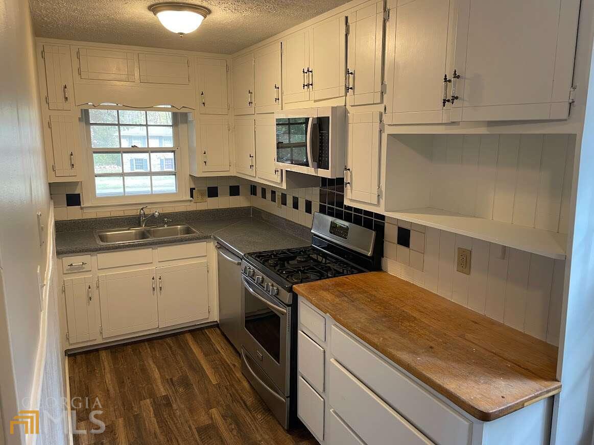 1939 Bonnie Ridge Drive Griffin, GA 30223 - Photo 7 of 23 a kitchen with a stove oven and sink