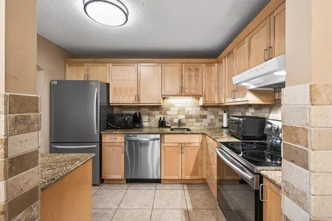 $184,900 | 5645 Green Cir Drive, Unit 108, Hopkins, MN 55343