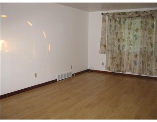 7924 Roderick Drive Pittsburgh, PA 15237 - Photo 7 of 18 Living Room.