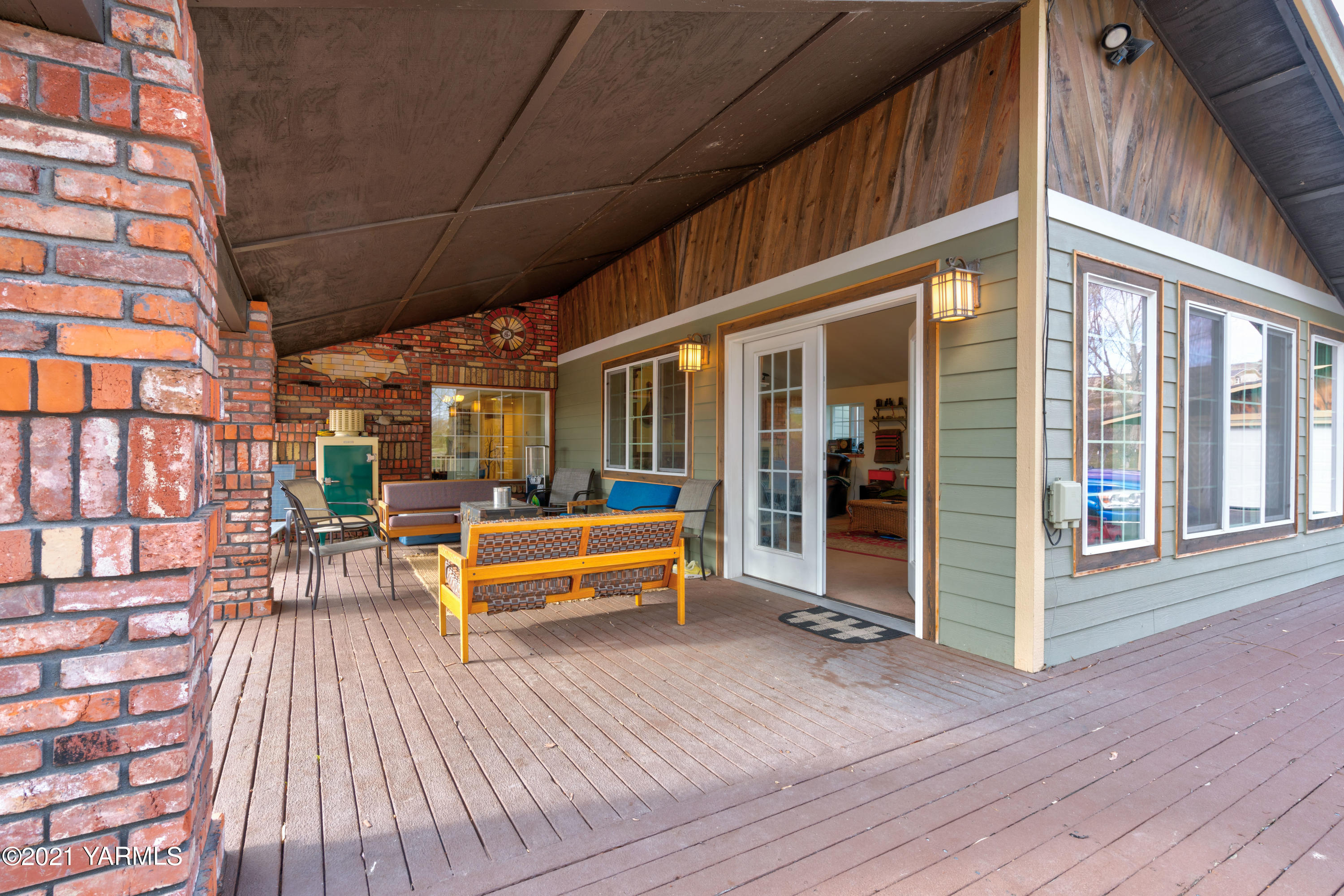 10805 Summitview Ext Road Yakima, WA 98908 - Photo 3 of 27 a porch with view of outdoor space