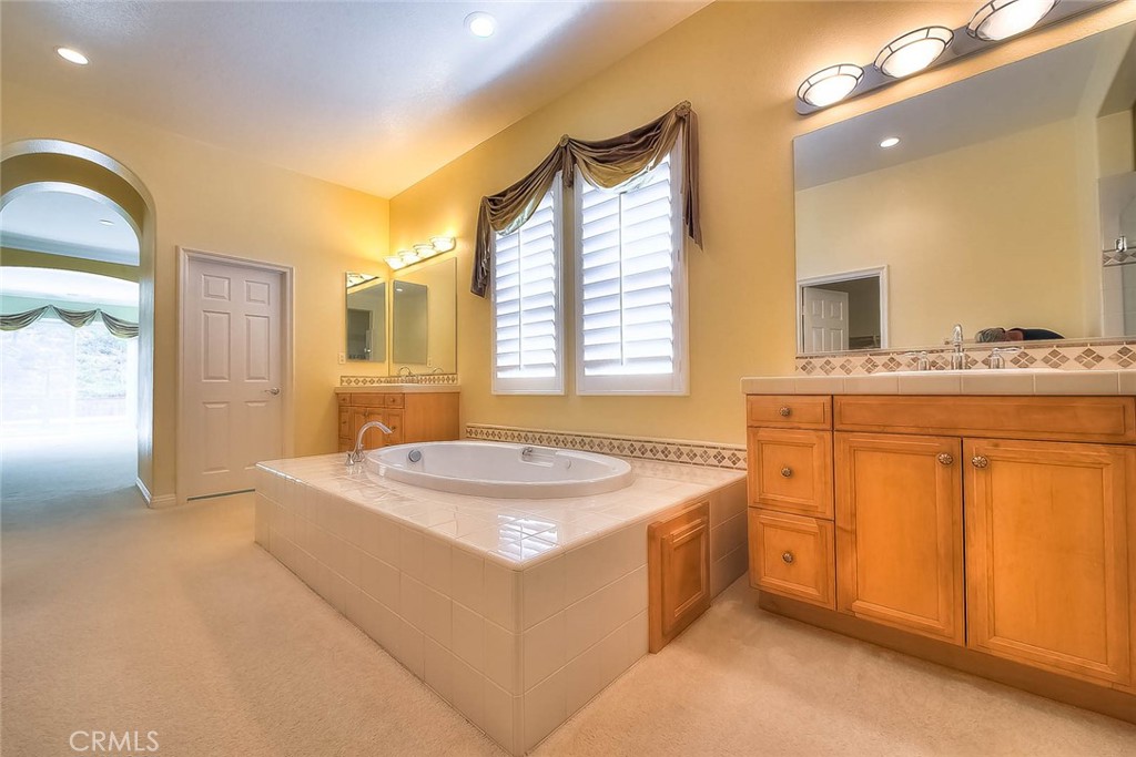 16861 Ridge Cliff Drive Riverside, CA 92503 - Photo 41 of 75 Primary Bathroom