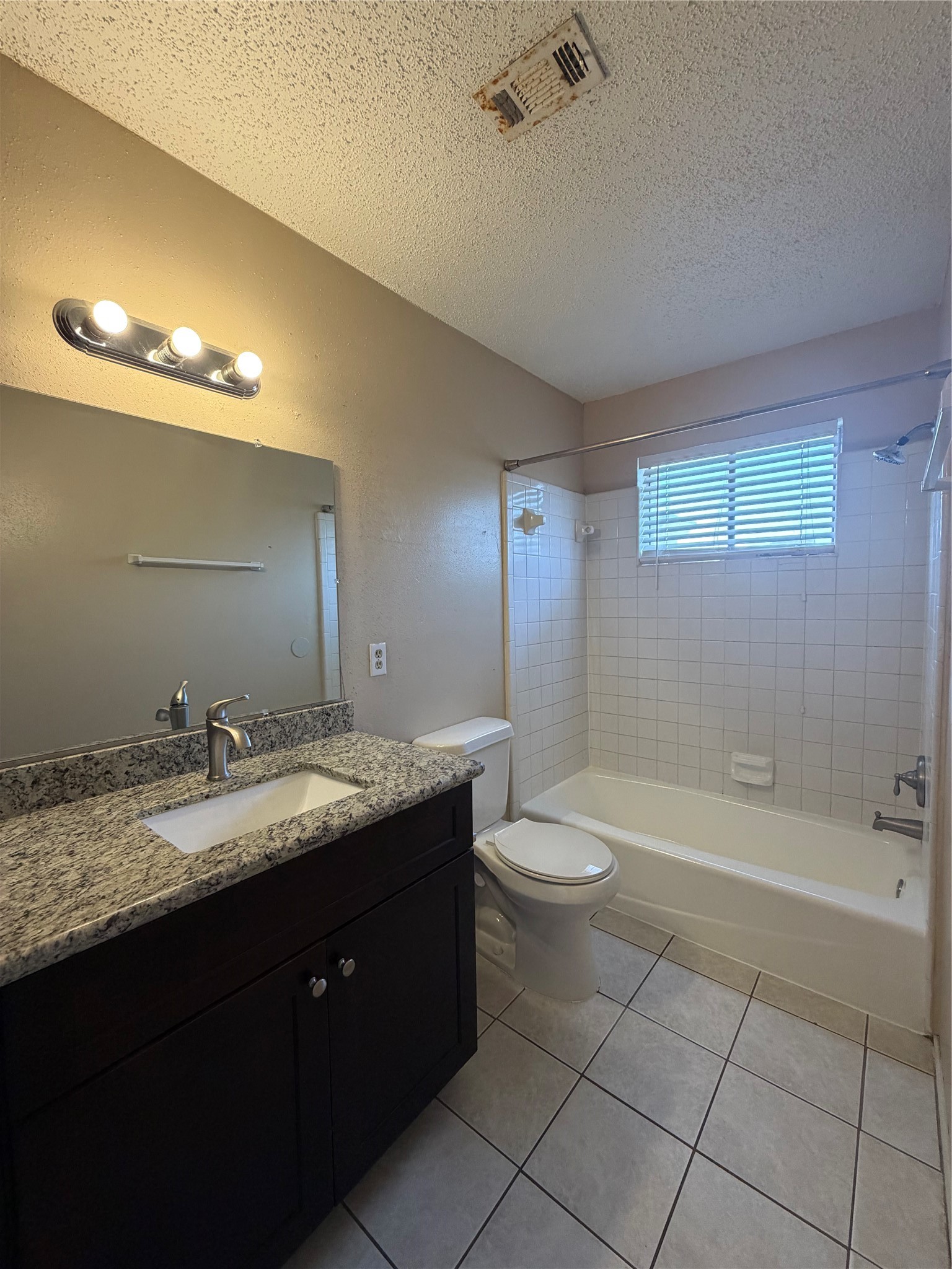 1410 Blalock Road, Unit 3 Houston, TX 77055 - Photo 5 of 10 Gallery Image 5