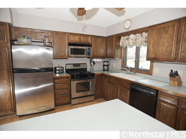 4711 Beacon Hill Road Eagan, MN 55122 - Photo 2 of 18 Gallery Image 2