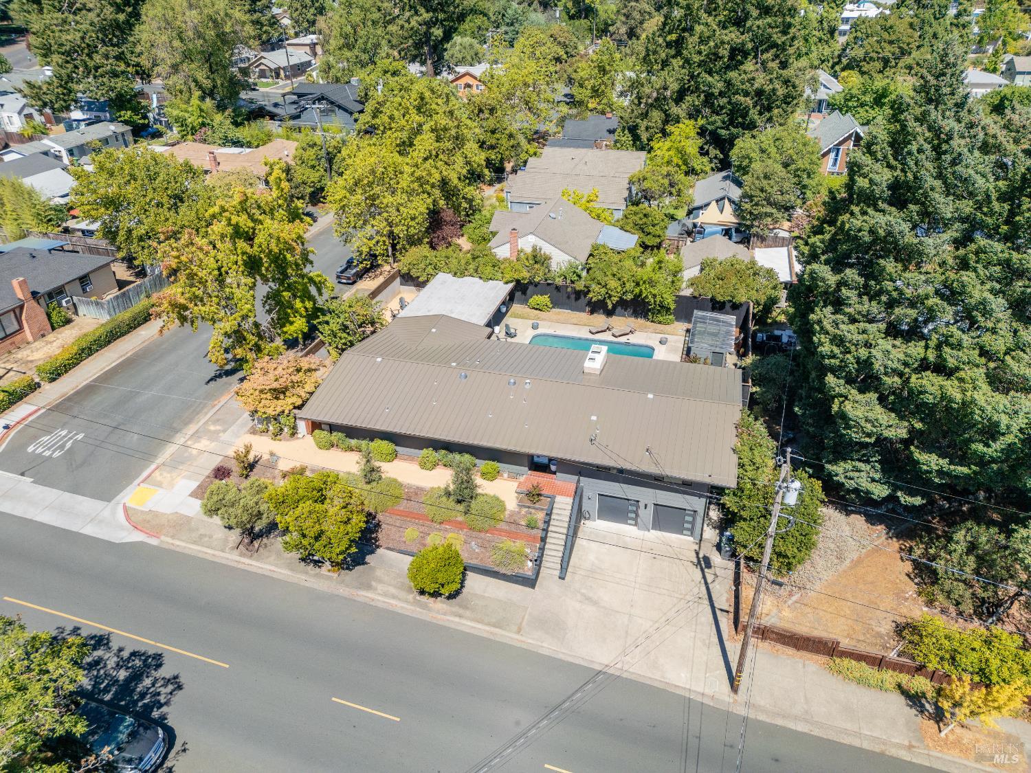 788 Walnut Avenue Ukiah, CA 95482 - Photo 35 of 36 an aerial view of a house with a garden
