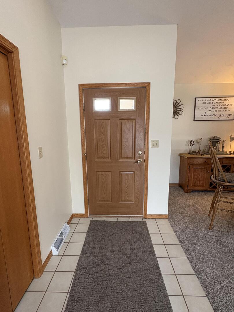 1914 Sun Mill Court Springfield, IL 62704 - Photo 4 of 39