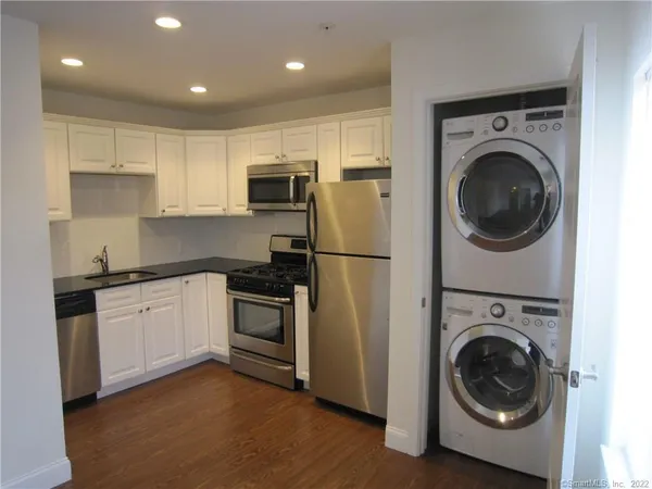 $1,850 | 947 Hope Street, Unit 305, Stamford, CT 06907