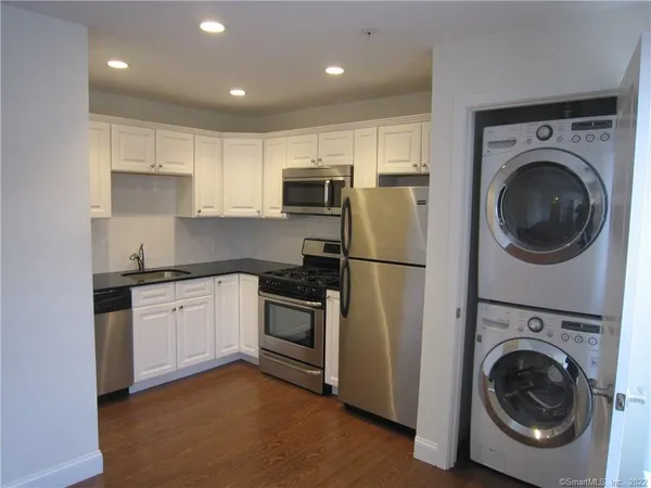 $1,850 | 947 Hope Street, Unit 305, Stamford, CT 06907
