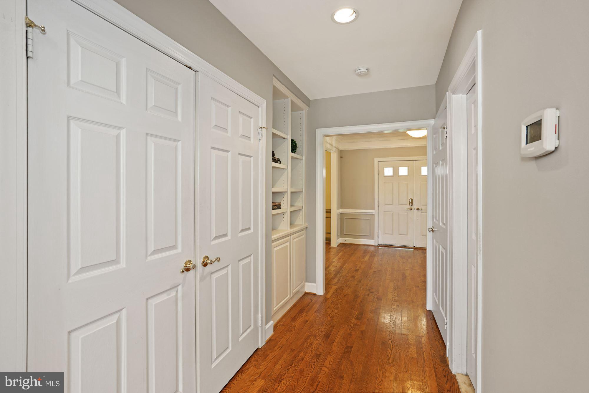 8913 Bells Mill Road Potomac, MD 20854 - Photo 27 of 48 Upper Level Hallway