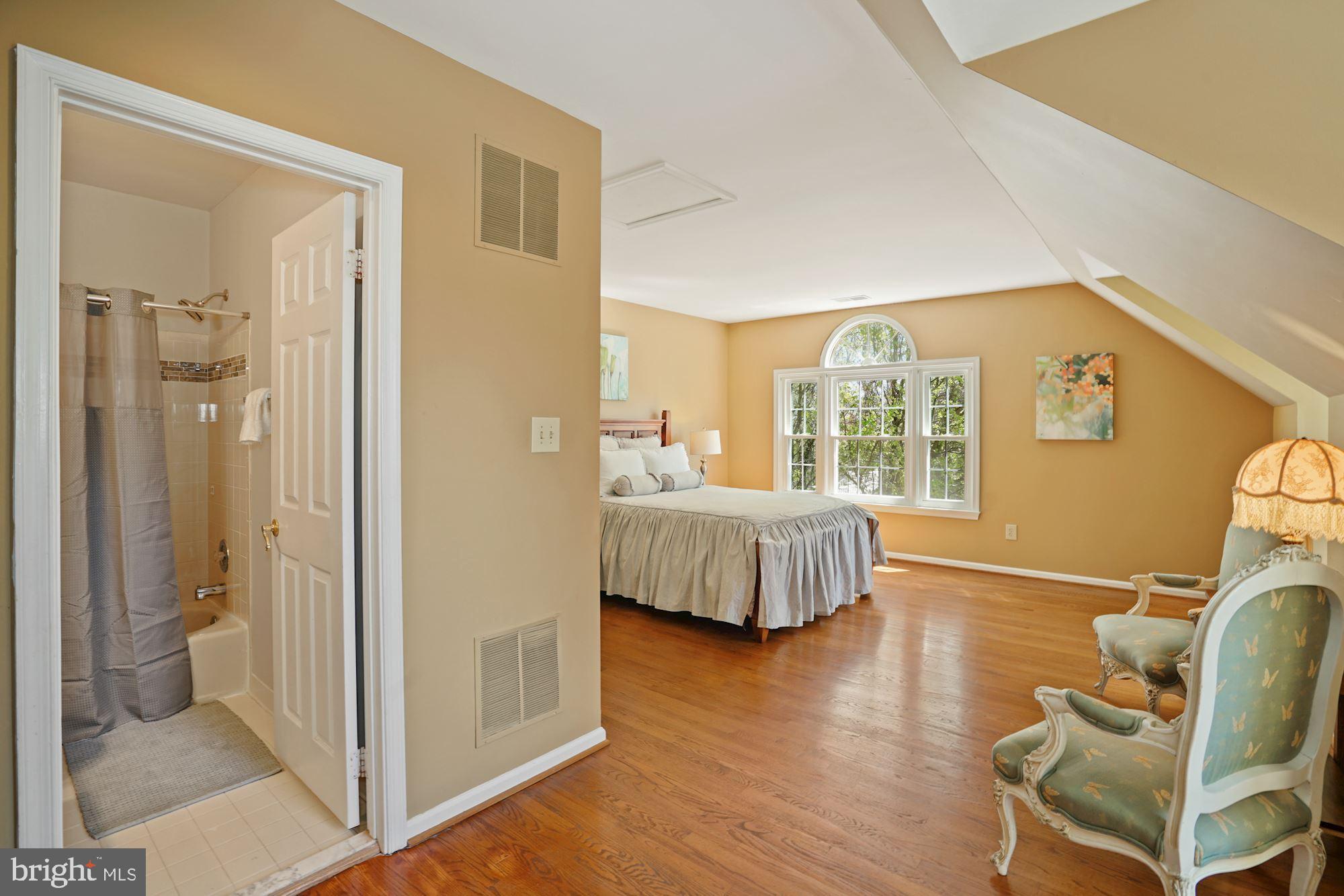 8913 Bells Mill Road Potomac, MD 20854 - Photo 39 of 48 Guest Bedroom 3