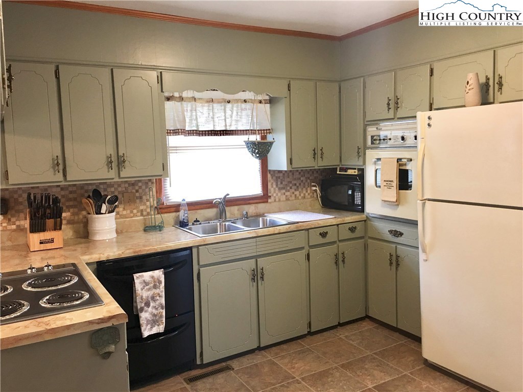 206 Clyde Townsend Road Boone, NC 28607 - Photo 15 of 30 Gallery Image 15