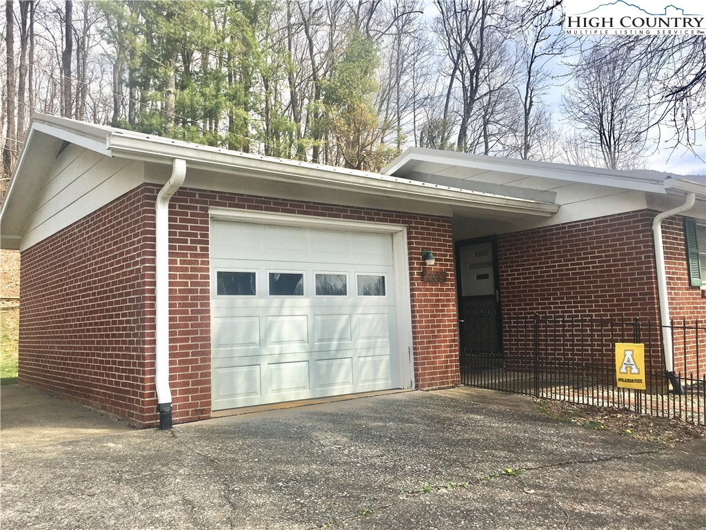 206 Clyde Townsend Road Boone, NC 28607 - Photo 4 of 30 Gallery Image 4