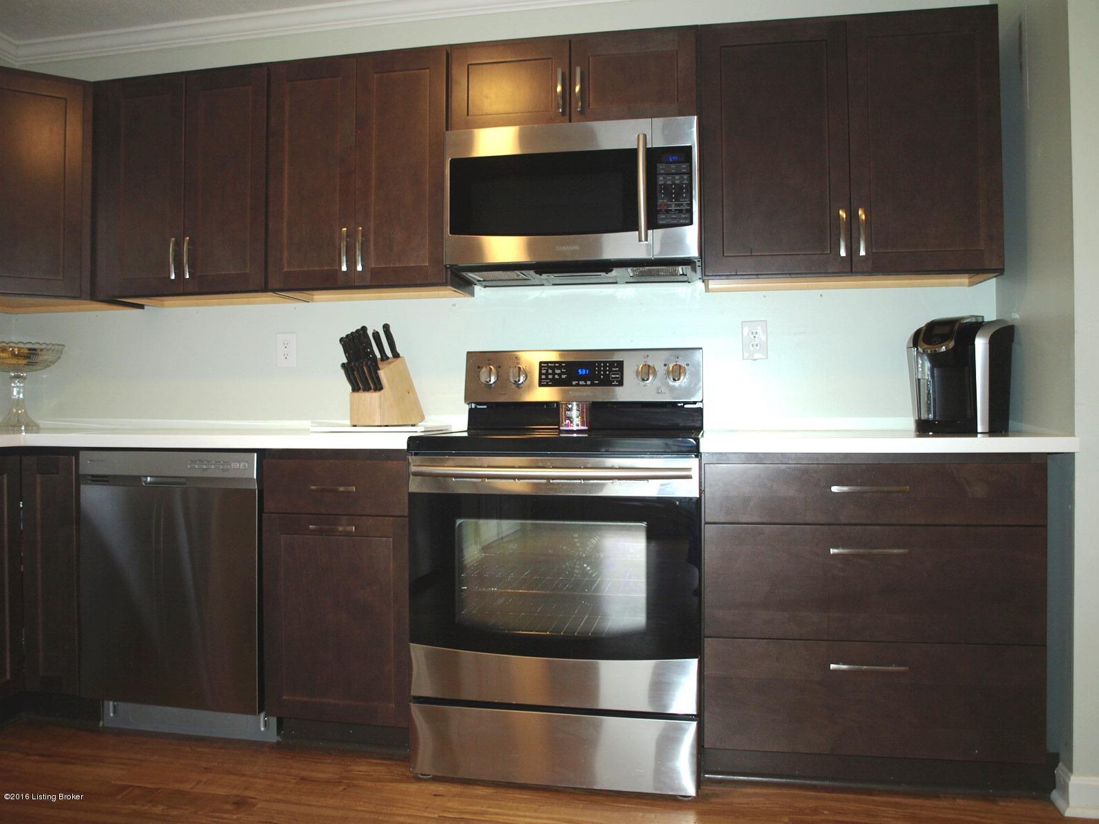 6815 Barbrook Road Louisville, KY 40258 - Photo 15 of 35 P7060413