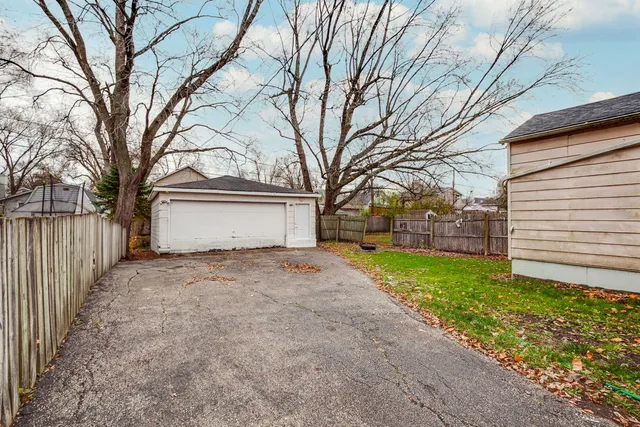 $200,000 | 325 Fairlawn Drive, Round Lake Park, IL 60073