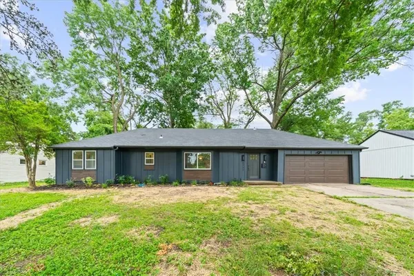 $540,000 | 5711 West 78th Terrace, Prairie Village, KS 66208