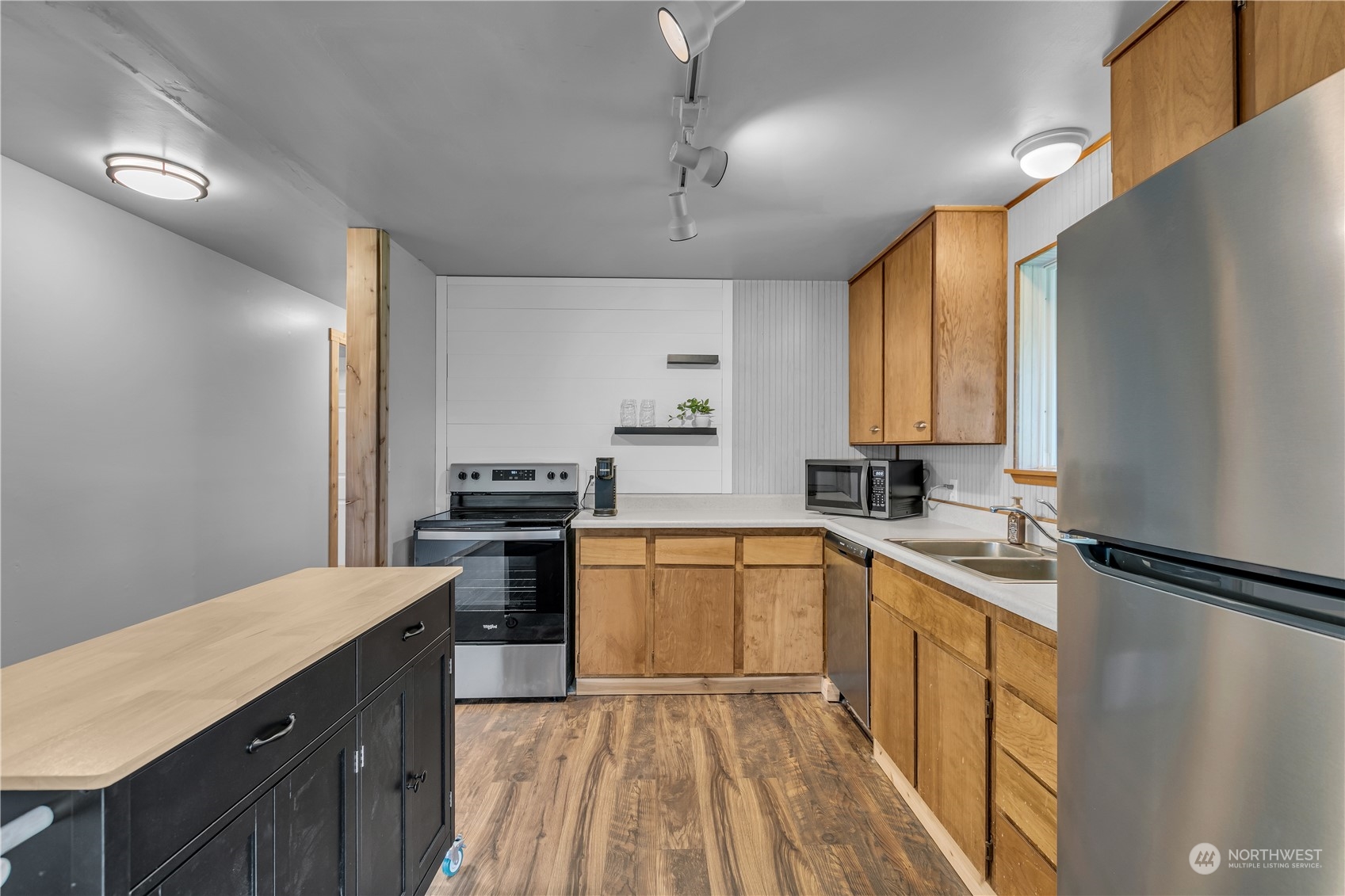 2093 Ryan Road Buckley, WA 98321 - Photo 9 of 25 a kitchen with a sink stove and refrigerator