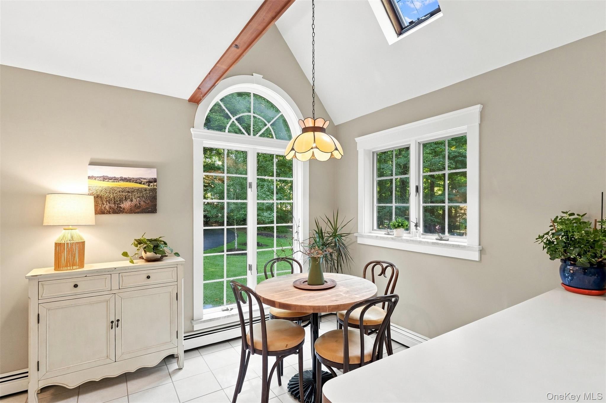 45 Chardavoyne Road Warwick, NY 10990 - Photo 8 of 43 Breakfast area with arched window