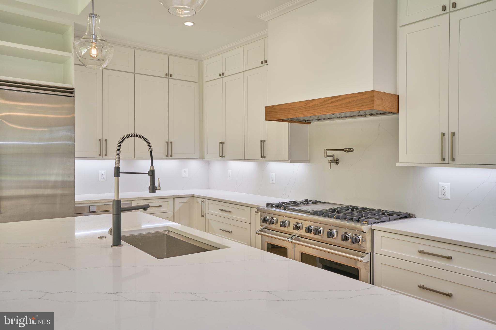 1925 Hunter Mill Road Vienna, VA 22182 - Photo 23 of 79