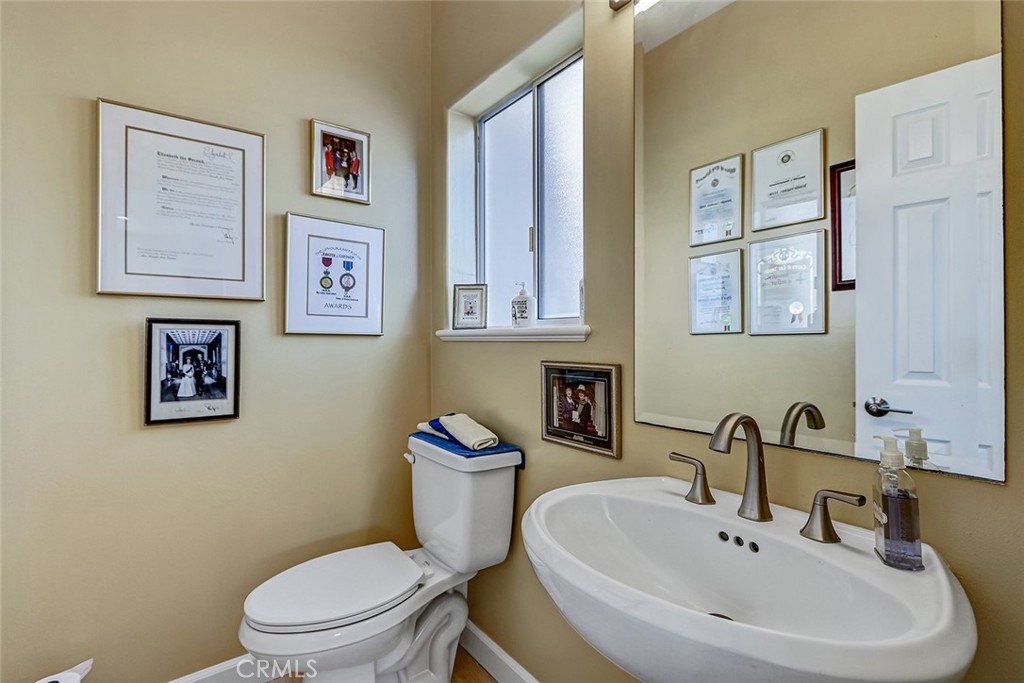 318 Penn Street, Unit 2 El Segundo, CA 90245 - Photo 14 of 28 a bathroom with a toilet a sink and mirror