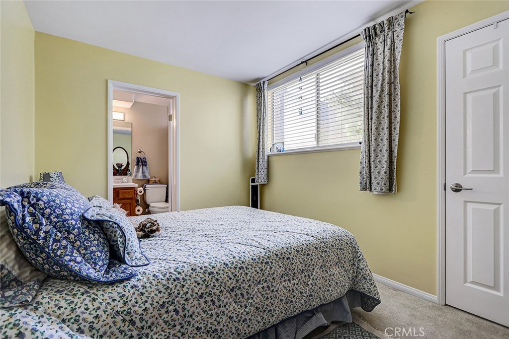 318 Penn Street, Unit 2 El Segundo, CA 90245 - Photo 20 of 28 a bedroom with a bed and dresser