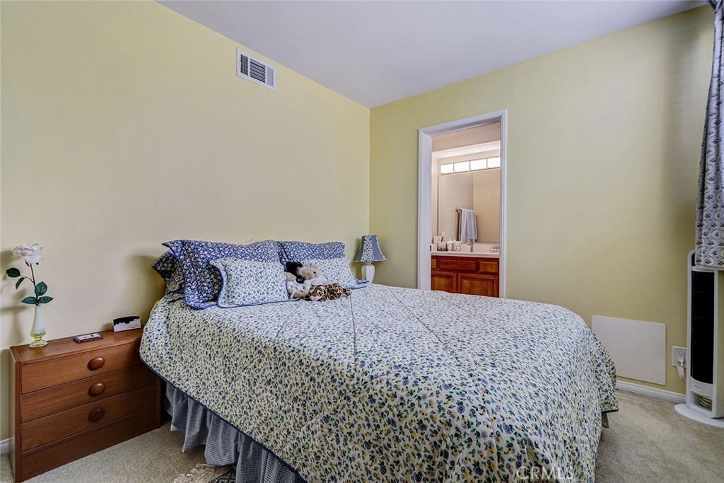 318 Penn Street, Unit 2 El Segundo, CA 90245 - Photo 26 of 28 a bedroom with a bed and a dresser