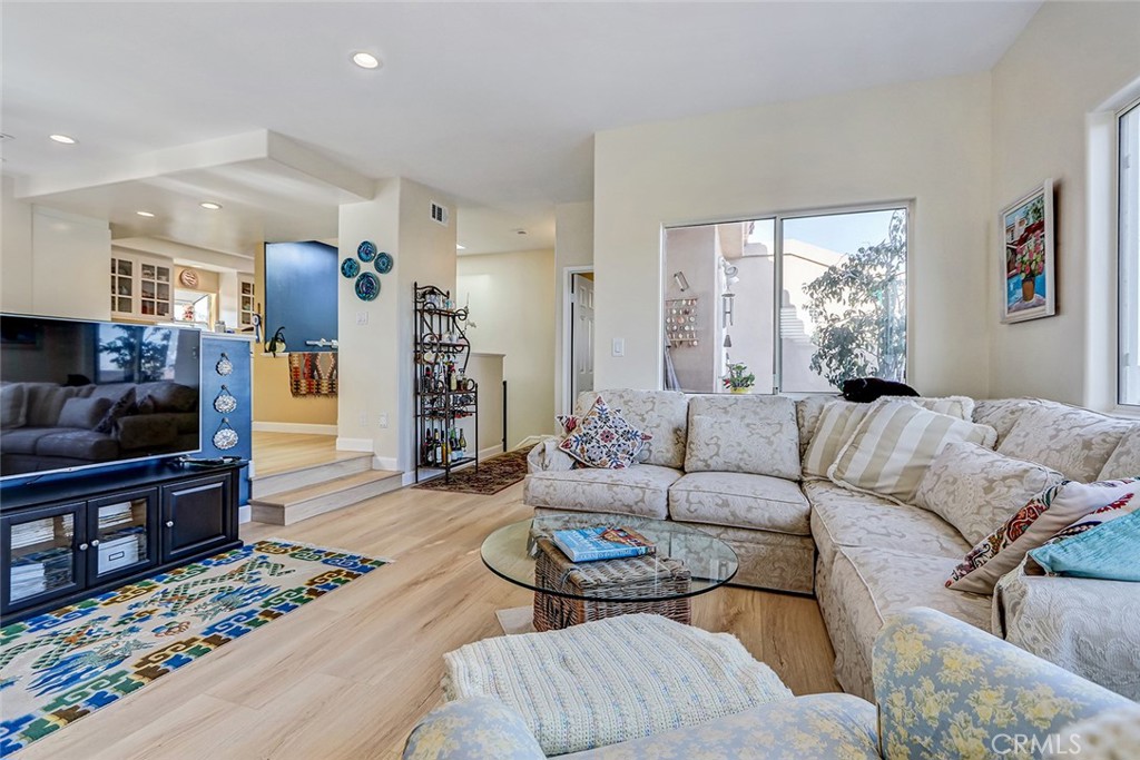 318 Penn Street, Unit 2 El Segundo, CA 90245 - Photo 5 of 28 a living room with furniture and wooden floor