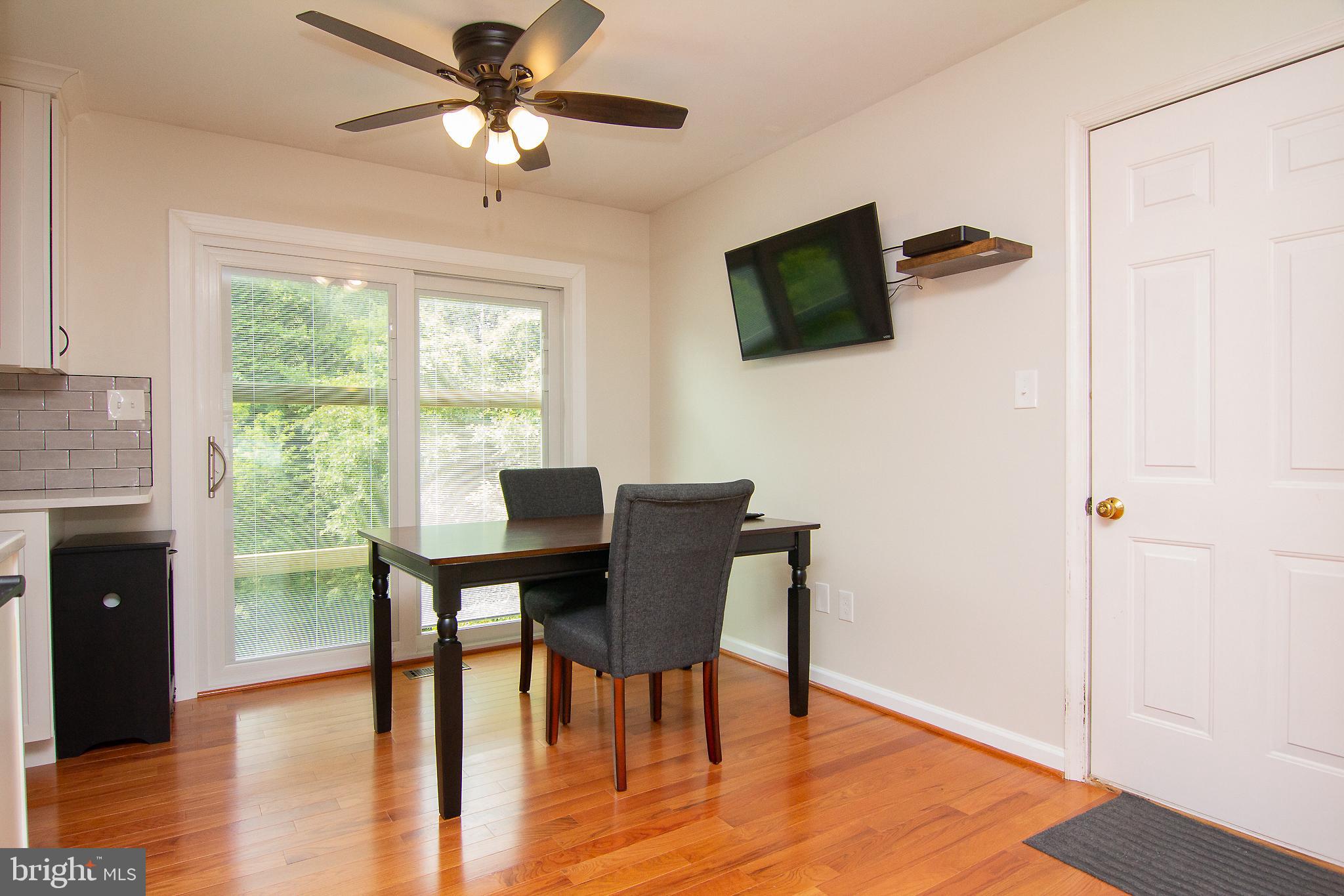 3814 Dakota Road Hampstead, MD 21074 - Photo 11 of 37 table space