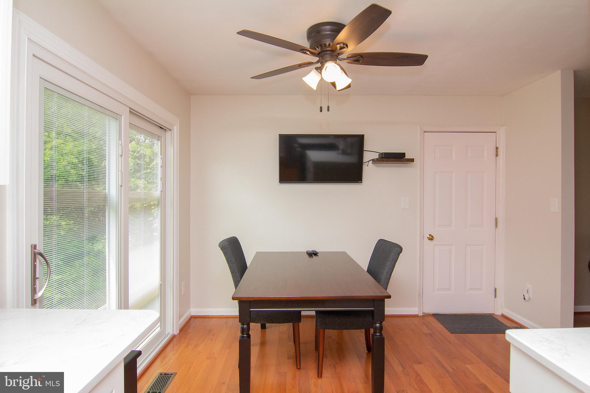 3814 Dakota Road Hampstead, MD 21074 - Photo 12 of 37 Table Space