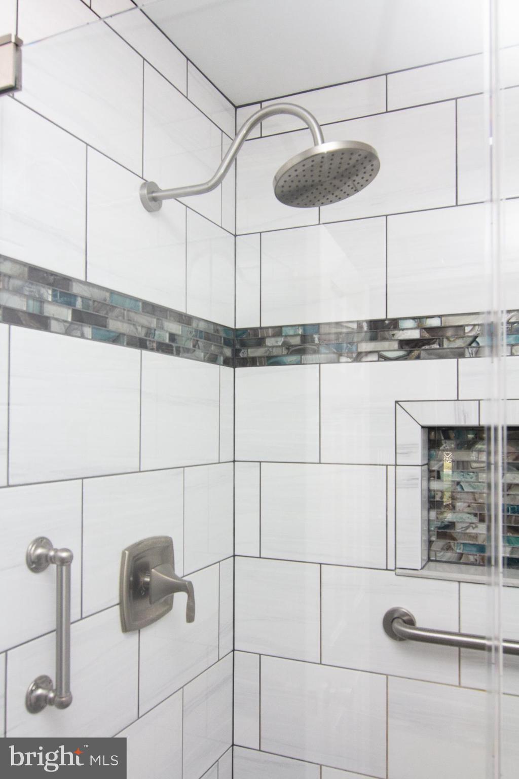 3814 Dakota Road Hampstead, MD 21074 - Photo 20 of 37 Great added features in hall bath
