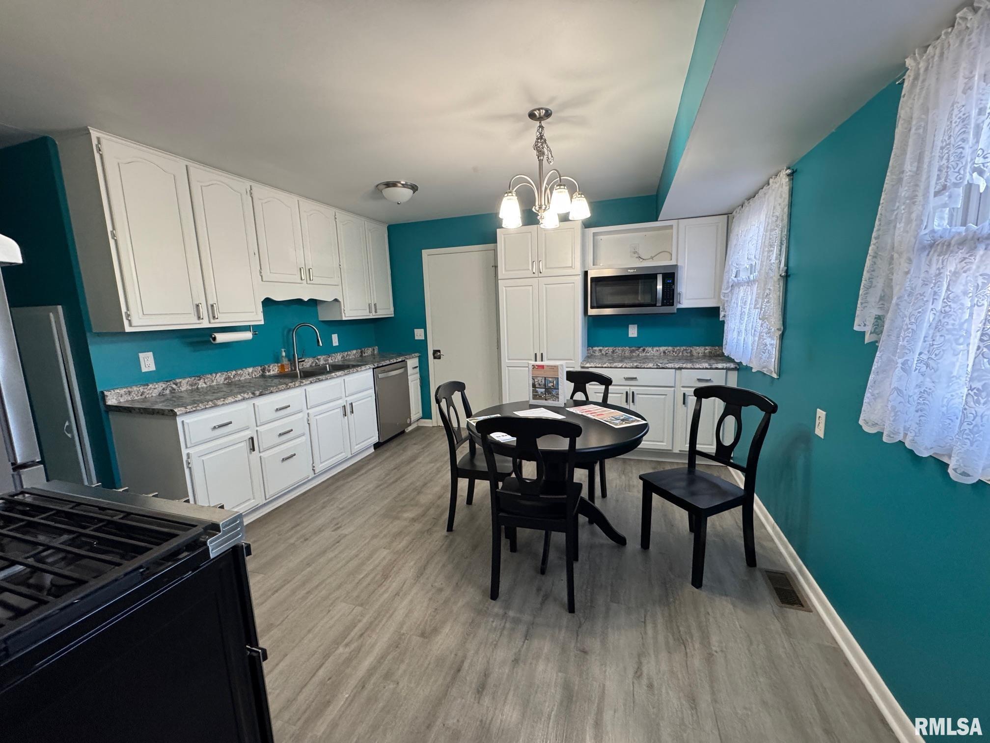 4737 48th Street A Moline, IL 61265 - Photo 4 of 26