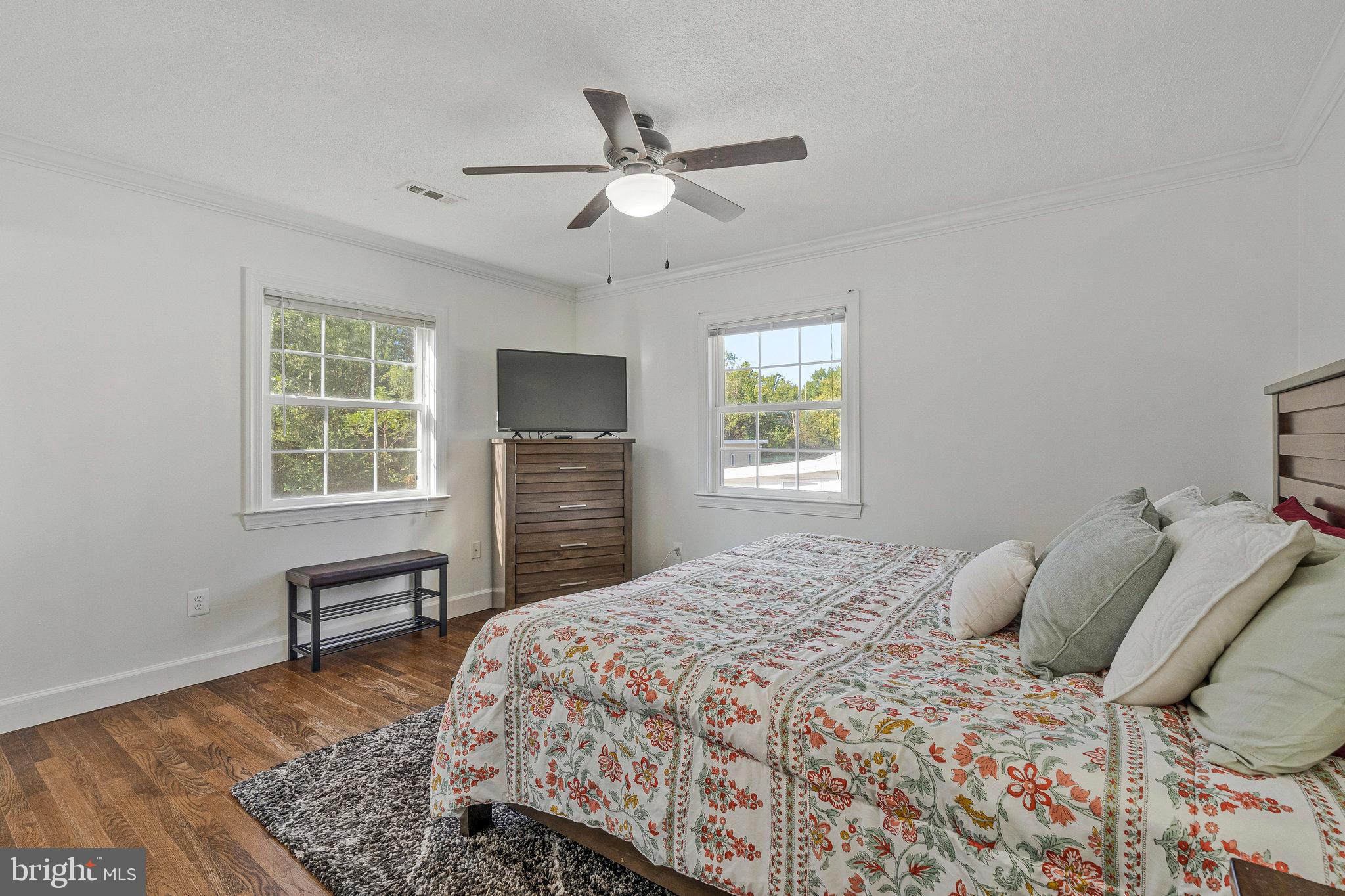 400 East Poplar Road Sterling, VA 20164 - Photo 17 of 40 Primary Bedroom