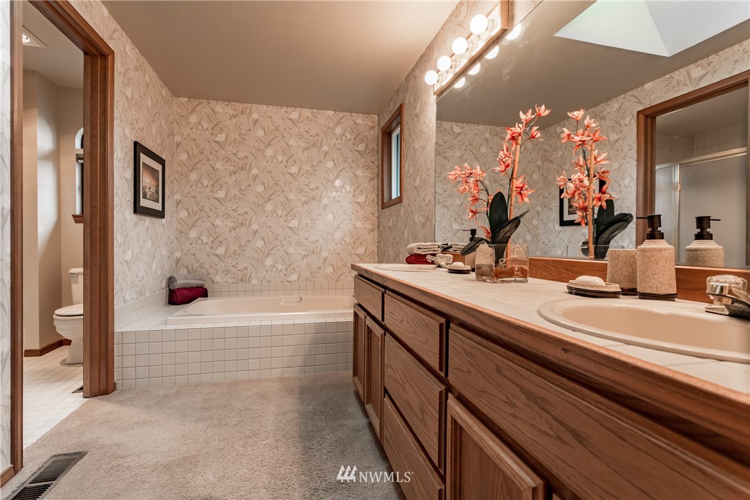 8911 196th Street Southwest Edmonds, WA 98026 - Photo 14 of 24 Gallery Image 14