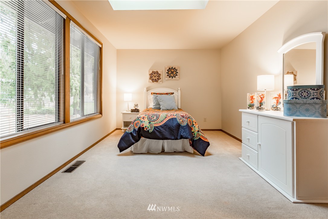8911 196th Street Southwest Edmonds, WA 98026 - Photo 17 of 24 Gallery Image 17