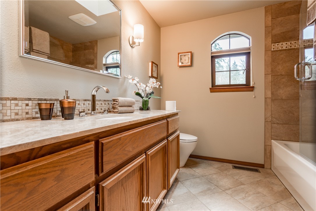 8911 196th Street Southwest Edmonds, WA 98026 - Photo 19 of 24 Gallery Image 19
