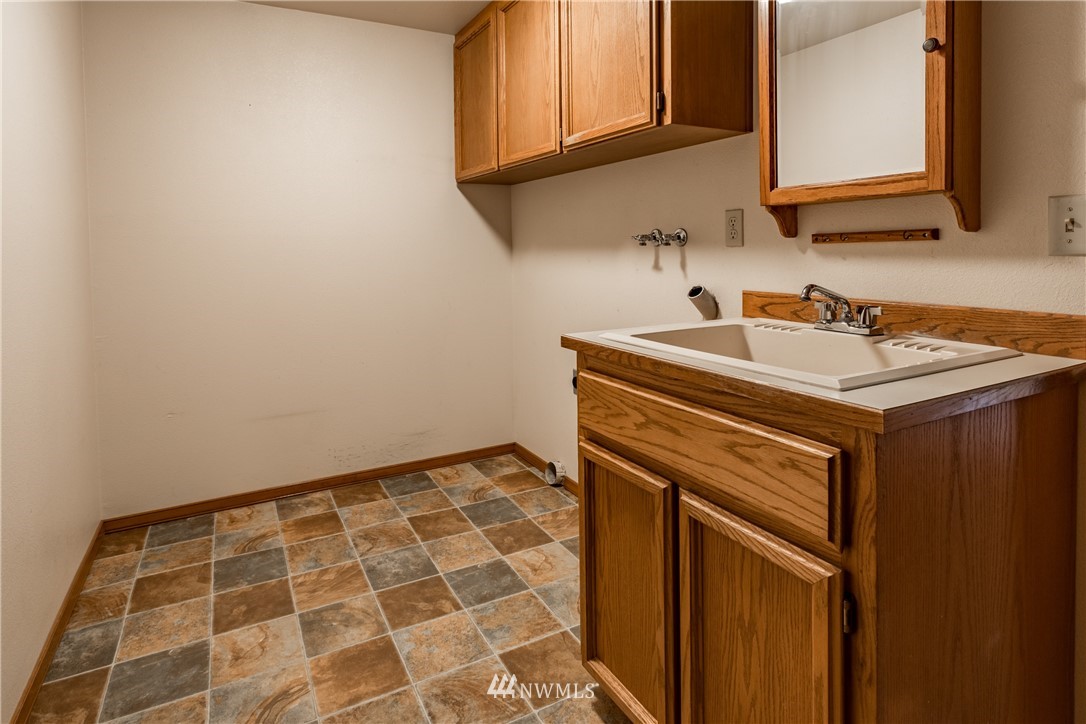 8911 196th Street Southwest Edmonds, WA 98026 - Photo 20 of 24 Gallery Image 20