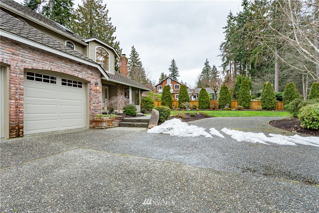 8911 196th Street Southwest Edmonds, WA 98026 - Photo 3 of 24 Gallery Image 3