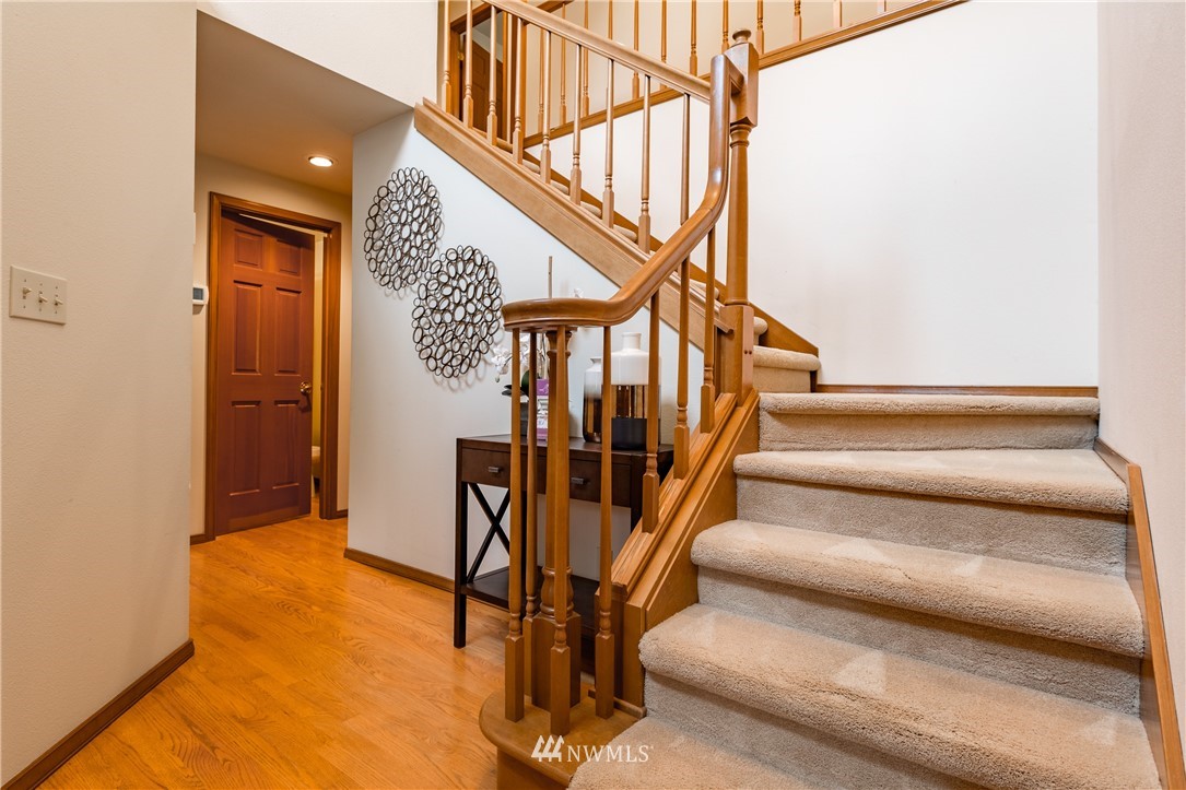 8911 196th Street Southwest Edmonds, WA 98026 - Photo 4 of 24 Gallery Image 4
