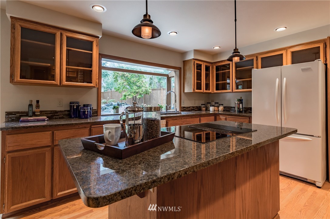 8911 196th Street Southwest Edmonds, WA 98026 - Photo 9 of 24 Gallery Image 9