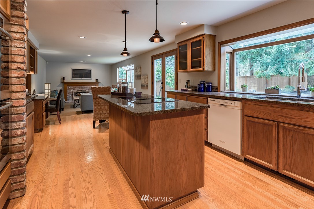 8911 196th Street Southwest Edmonds, WA 98026 - Photo 10 of 24 Gallery Image 10