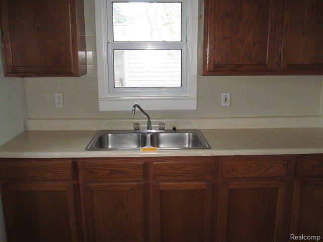 42 East Rutgers Avenue Pontiac, MI 48340 - Photo 14 of 25 42 E RUTGERS PONTIAC (26).JPG