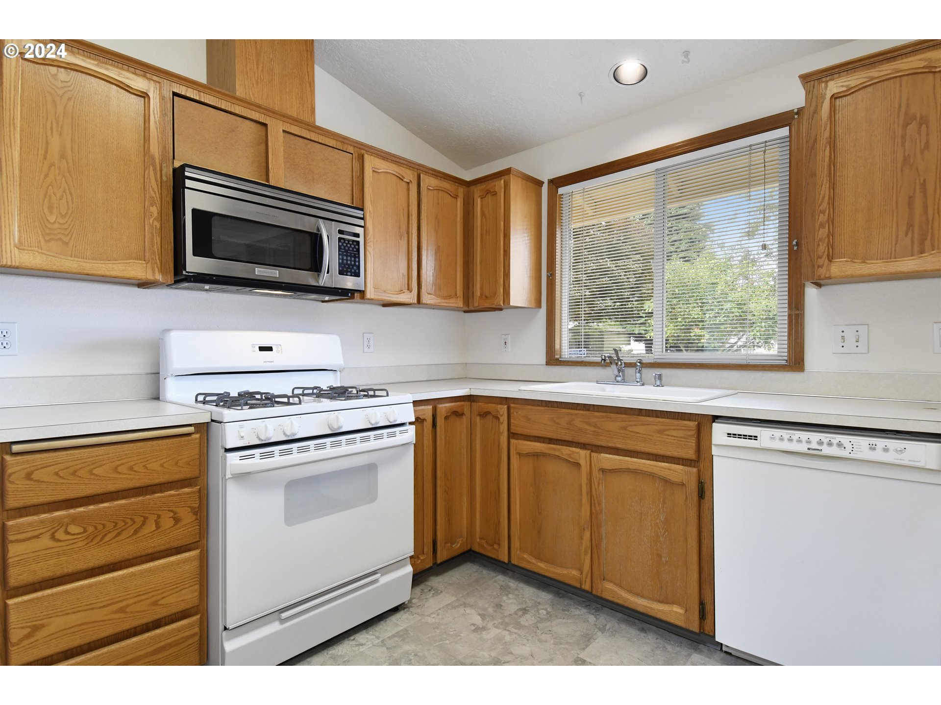 930 Haley Court Oregon City, OR 97045 - Photo 11 of 36 Gallery Image 11