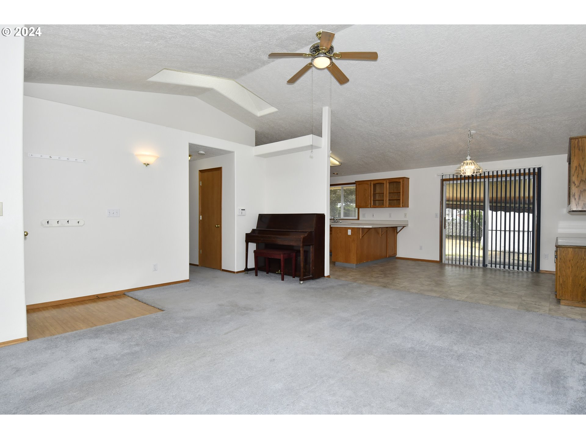 930 Haley Court Oregon City, OR 97045 - Photo 3 of 36 Gallery Image 3