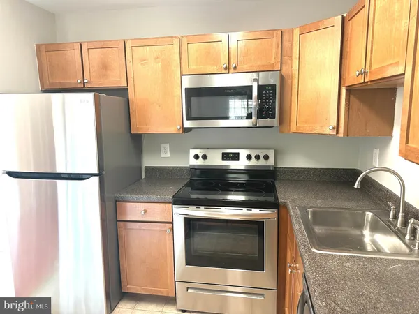$2,350 | 11432 Herefordshire Way, Germantown, MD 20876