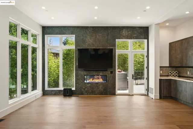 $3,450,000 | 13462 Campus Drive, Oakland, CA 94619