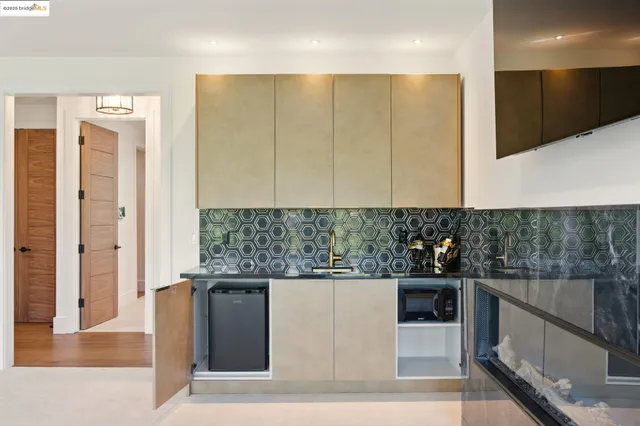 $3,450,000 | 13462 Campus Drive, Oakland, CA 94619