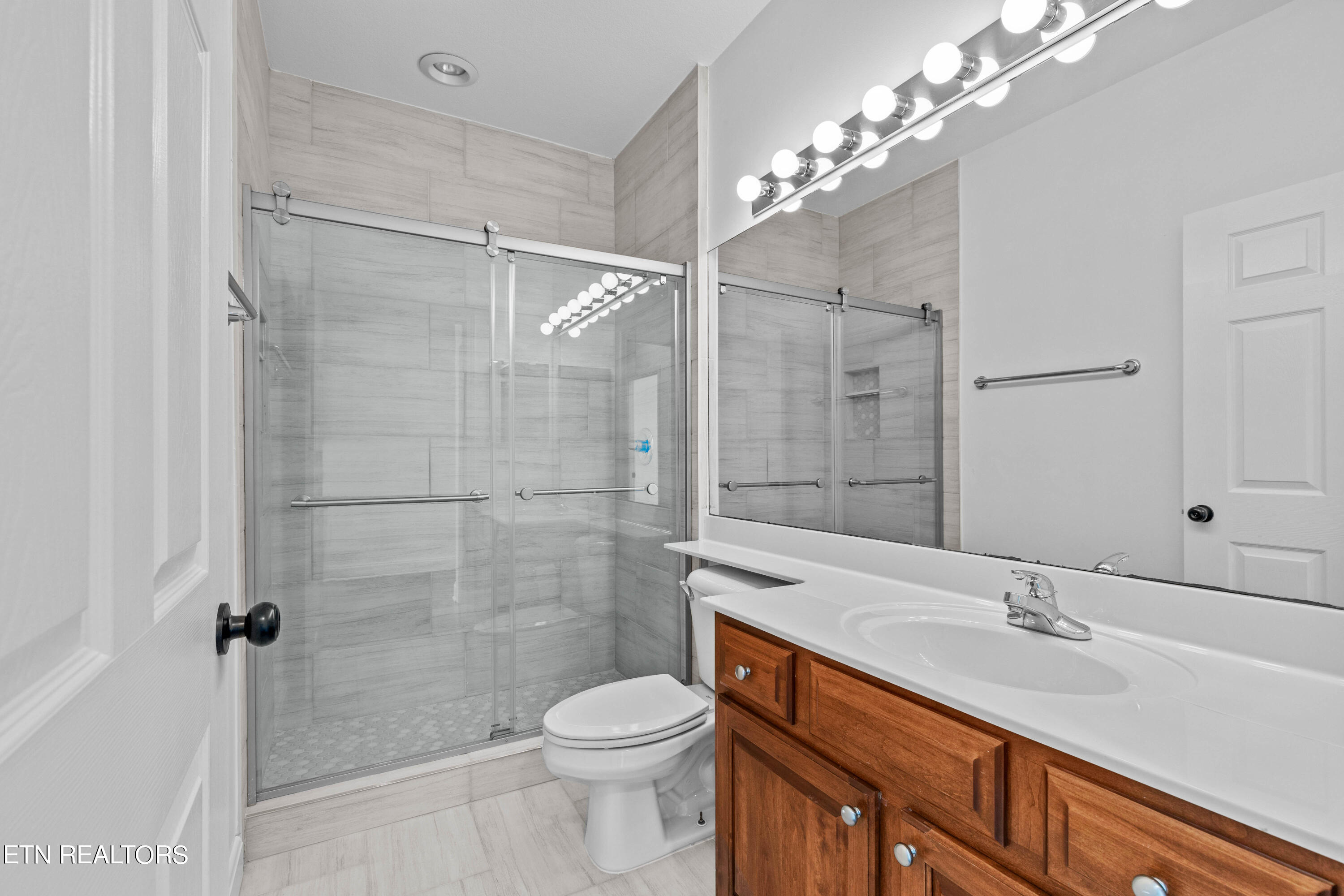 545 Rarity Bay Parkway, Unit 101 Vonore, TN 37885 - Photo 16 of 23 IMG_8645