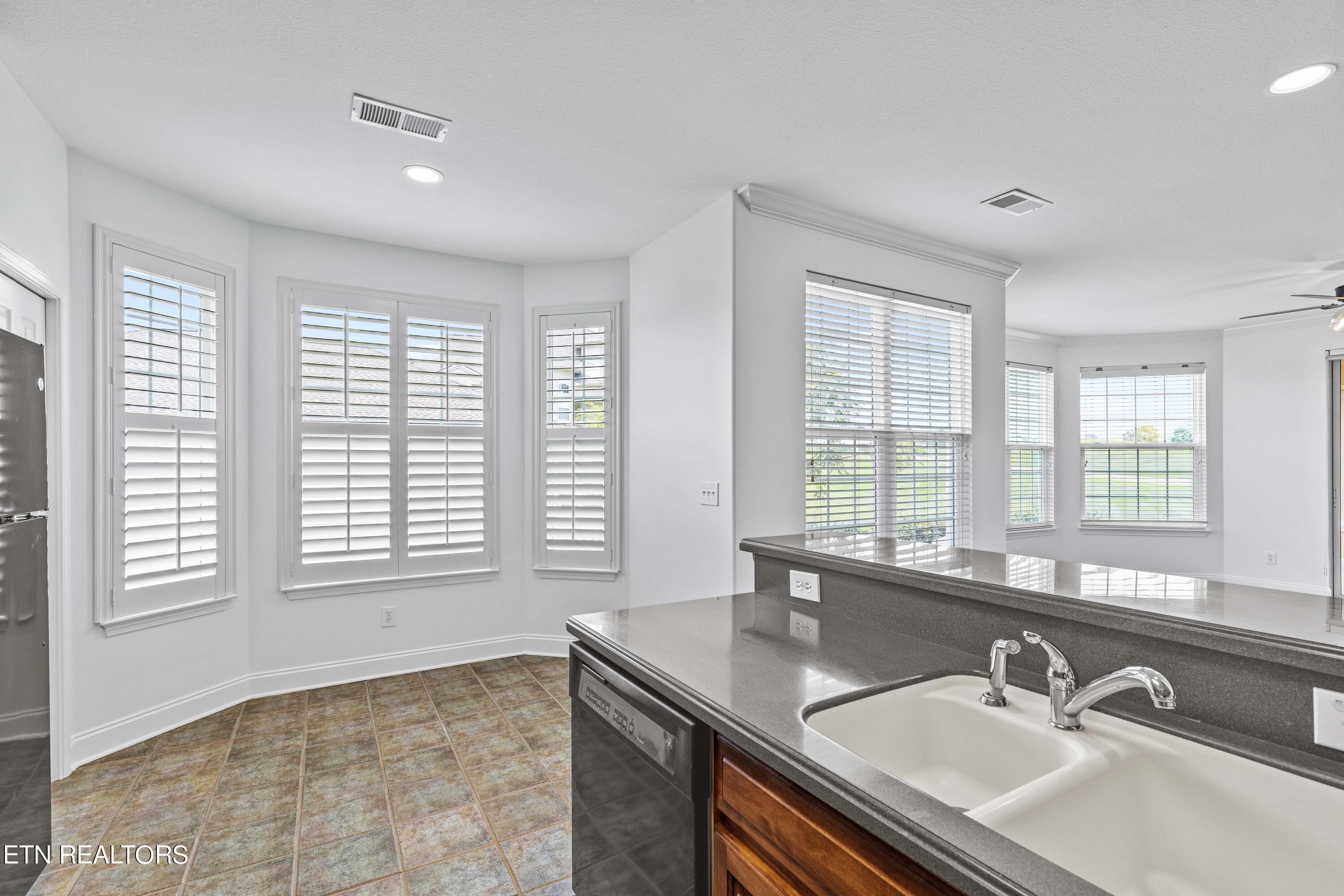 545 Rarity Bay Parkway, Unit 101 Vonore, TN 37885 - Photo 8 of 23 IMG_8606