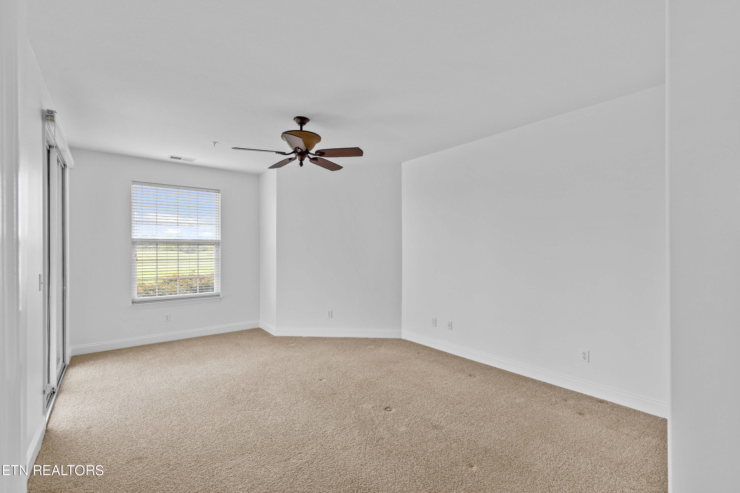 545 Rarity Bay Parkway, Unit 101 Vonore, TN 37885 - Photo 10 of 23 IMG_8624