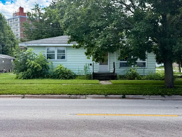 $40,000 | 930 West Howard Street, Pontiac, IL 61764